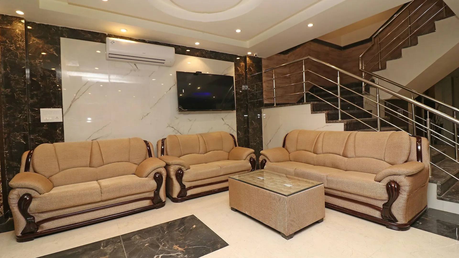 Olivia Entrance Delhi Airport Mahipalpur Hotel New Delhi